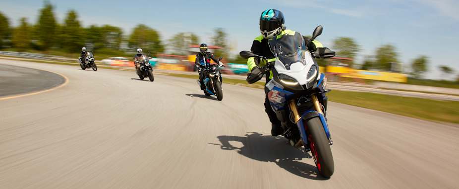Teilnehmer beim BMW Motorrad RIDE ADVANCED Training powered by ADAC