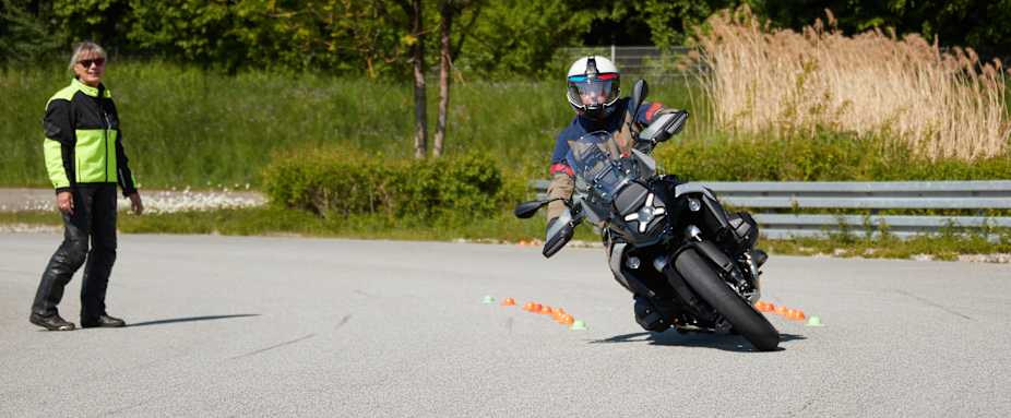 Teilnehmer beim BMW Motorrad RIDE AGAIN Training powered by ADAC