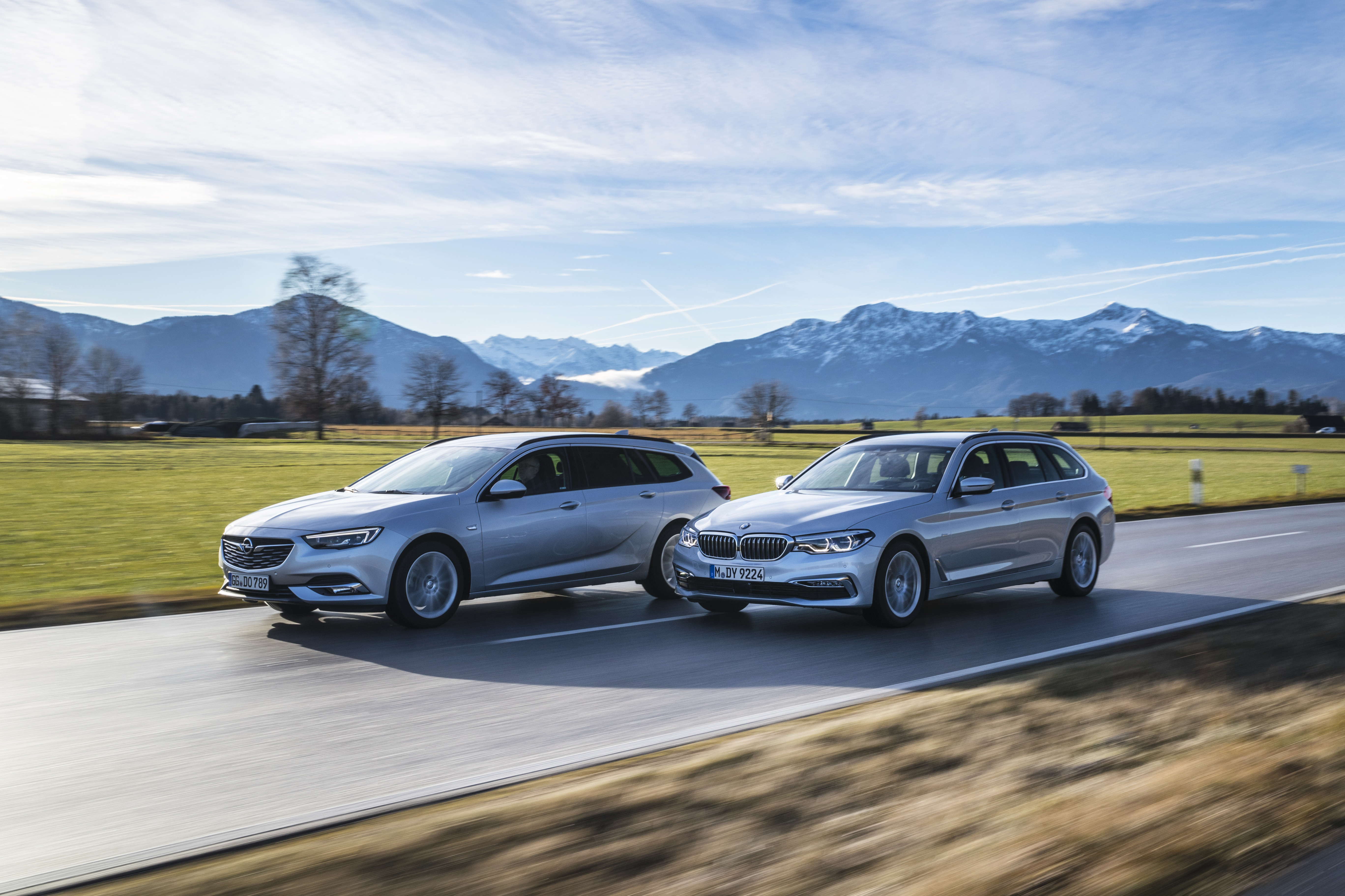 Bmw 5er Touring Vs Opel Insignia Sports Tourer Adac