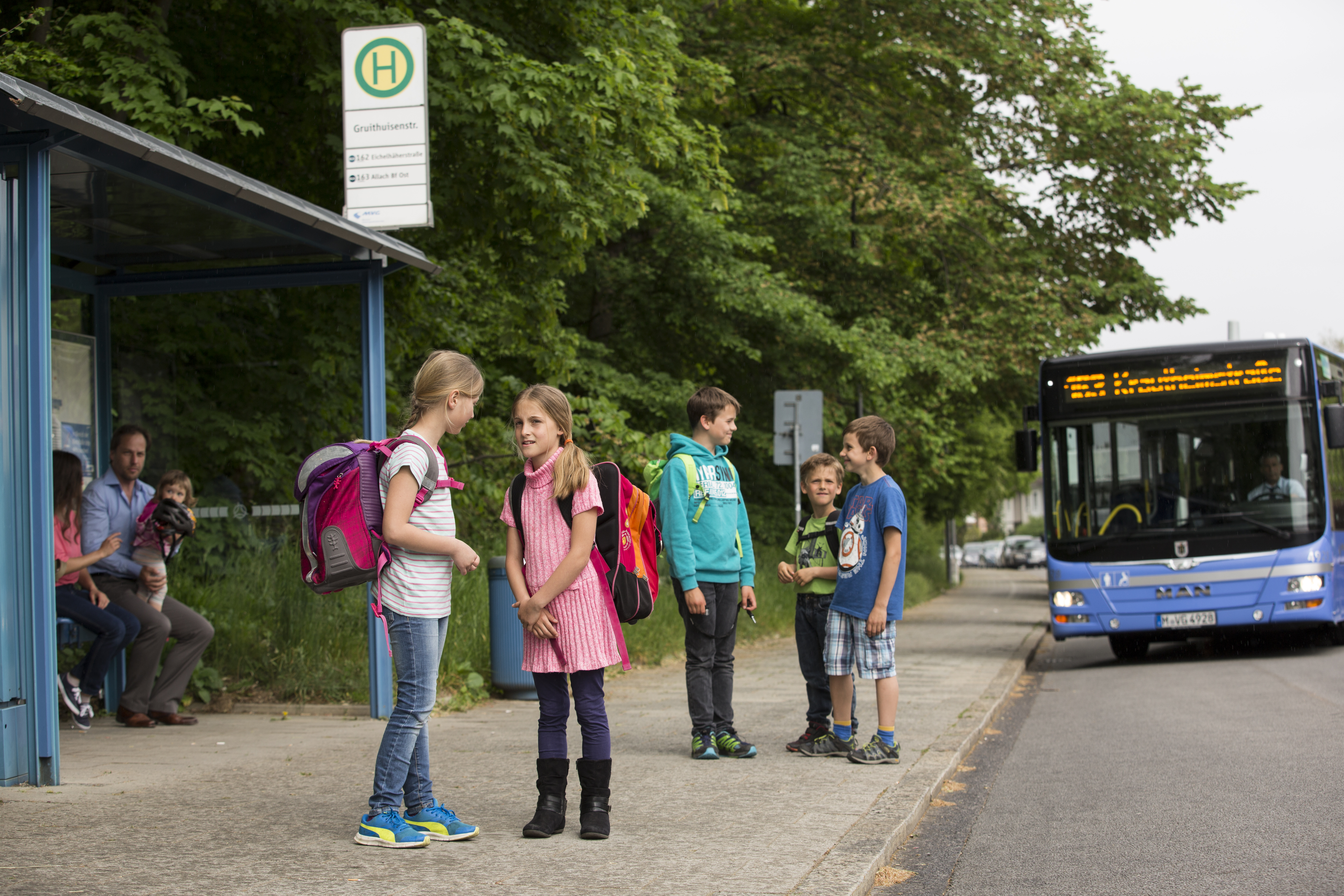 Kinder Im Schulbus Diese Regeln Gelten Adac