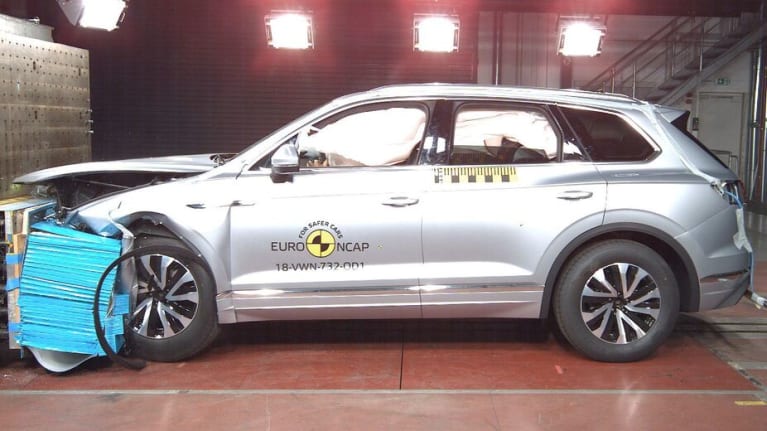 Großer SUV mit etwas hohen Belastungen für den Oberkörper.