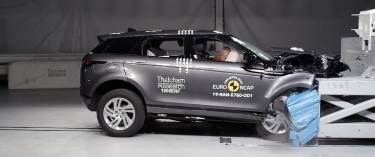 Frontaler Offset-Crash bei 64 km/h und 40% Überdeckung auf das Deformationselement