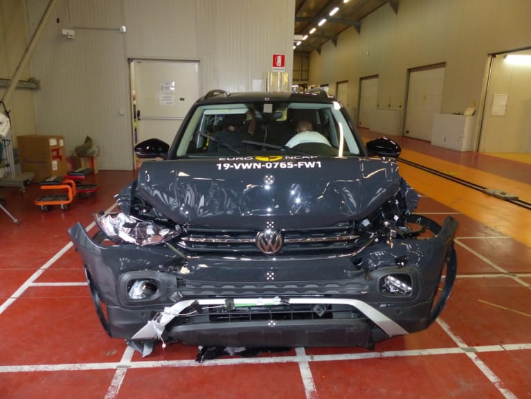 Nach dem Full-Frontal-Crash