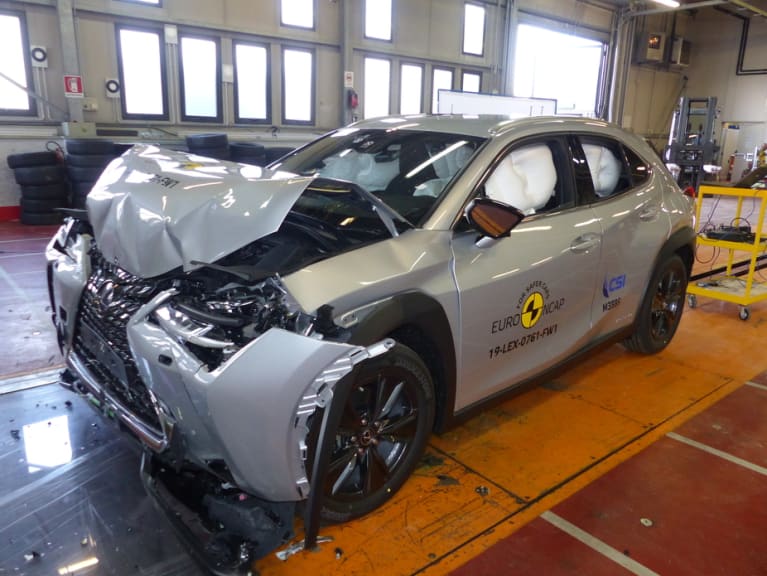 Nach dem Full-Frontal-Crash