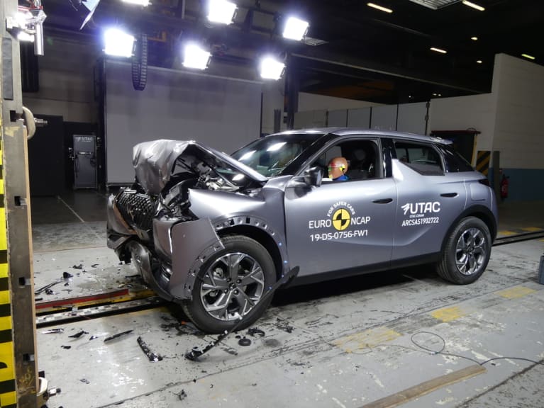 Nach dem Full-Frontal-Crash
