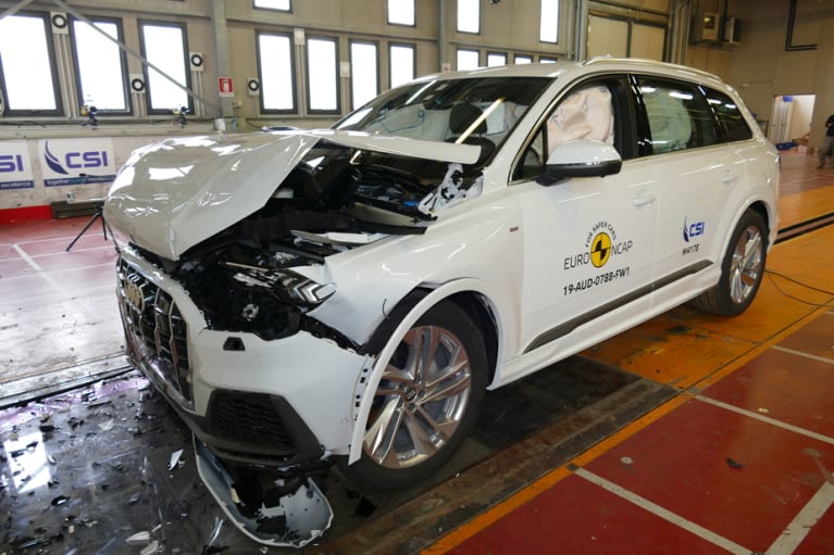 Nach dem Full-Frontal-Crash