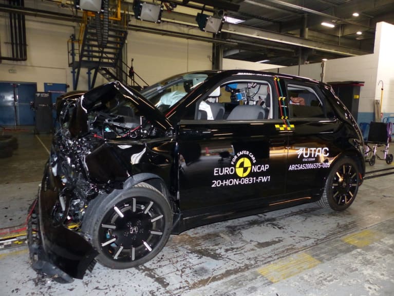 Nach dem Full-Frontal-Crash