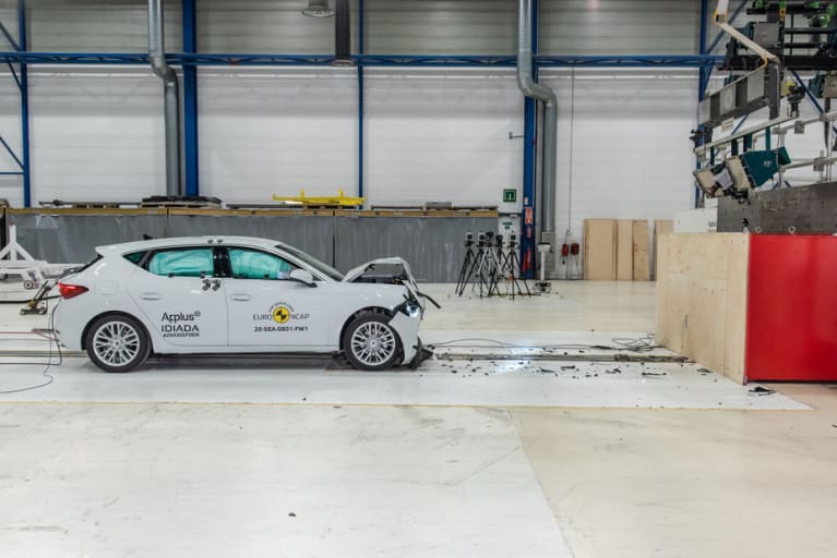 Nach dem Full-Frontal-Crash