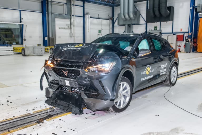 Nach dem Full-Frontal-Crash