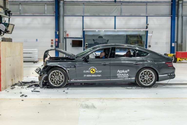 Nach dem Full-Frontal-Crash