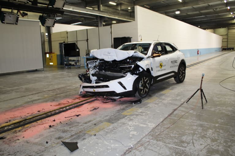 Nach dem Full-Frontal-Crash