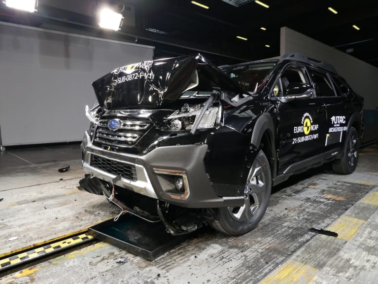 Nach dem Full-Frontal-Crash