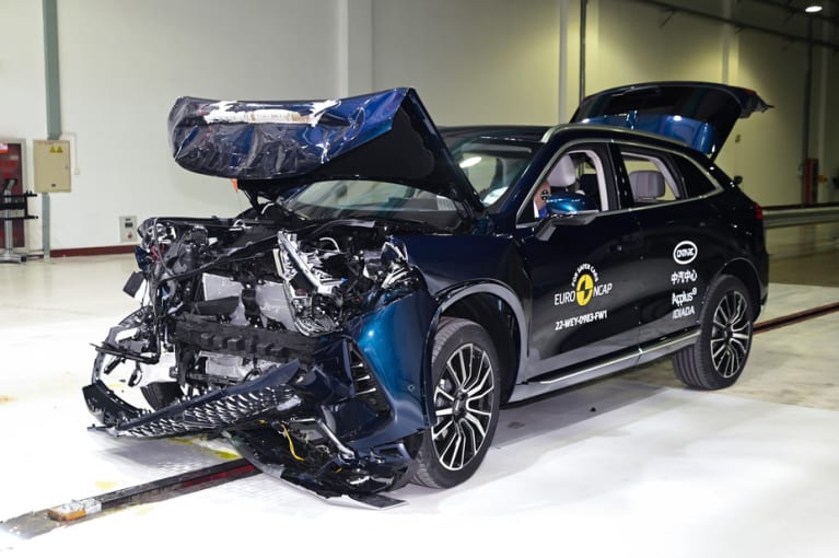Nach dem Full-Frontal-Crash