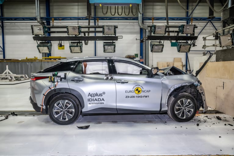 Nach dem Full-Frontal-Crash