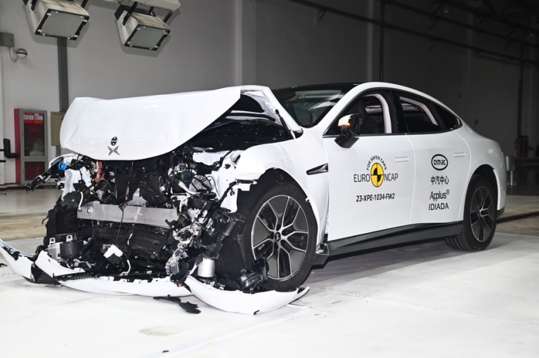 Nach dem Full-Frontal-Crash