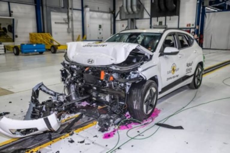 Nach dem Full-Frontal-Crash