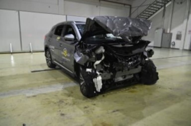 Nach dem Full-Frontal-Crash