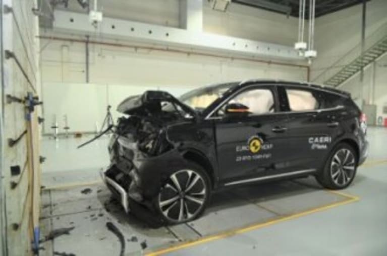 Nach dem Full-Frontal-Crash