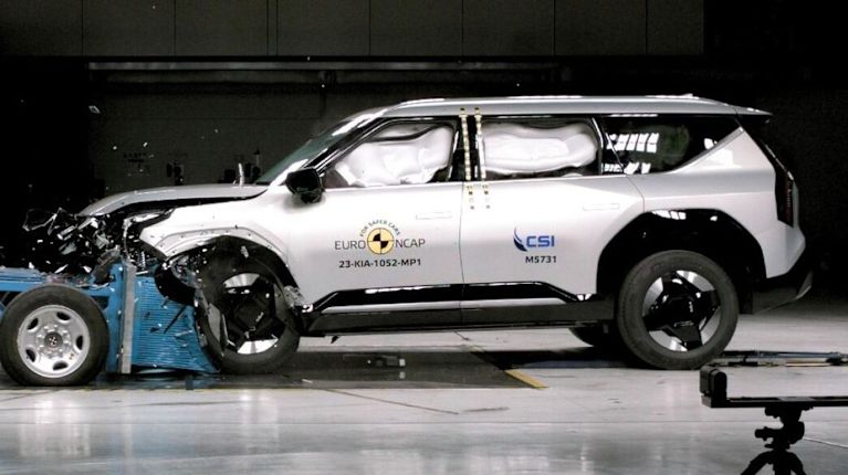 Guter Schutz vor Verletzungen für Erwachsene und Kinder. Sicherheitsassistenzsysteme mit geringen Schwächen.