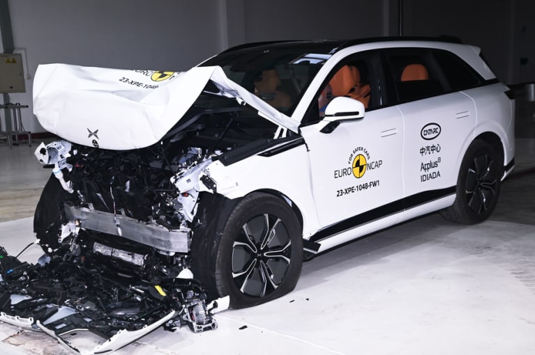 Nach dem Full-Frontal-Crash